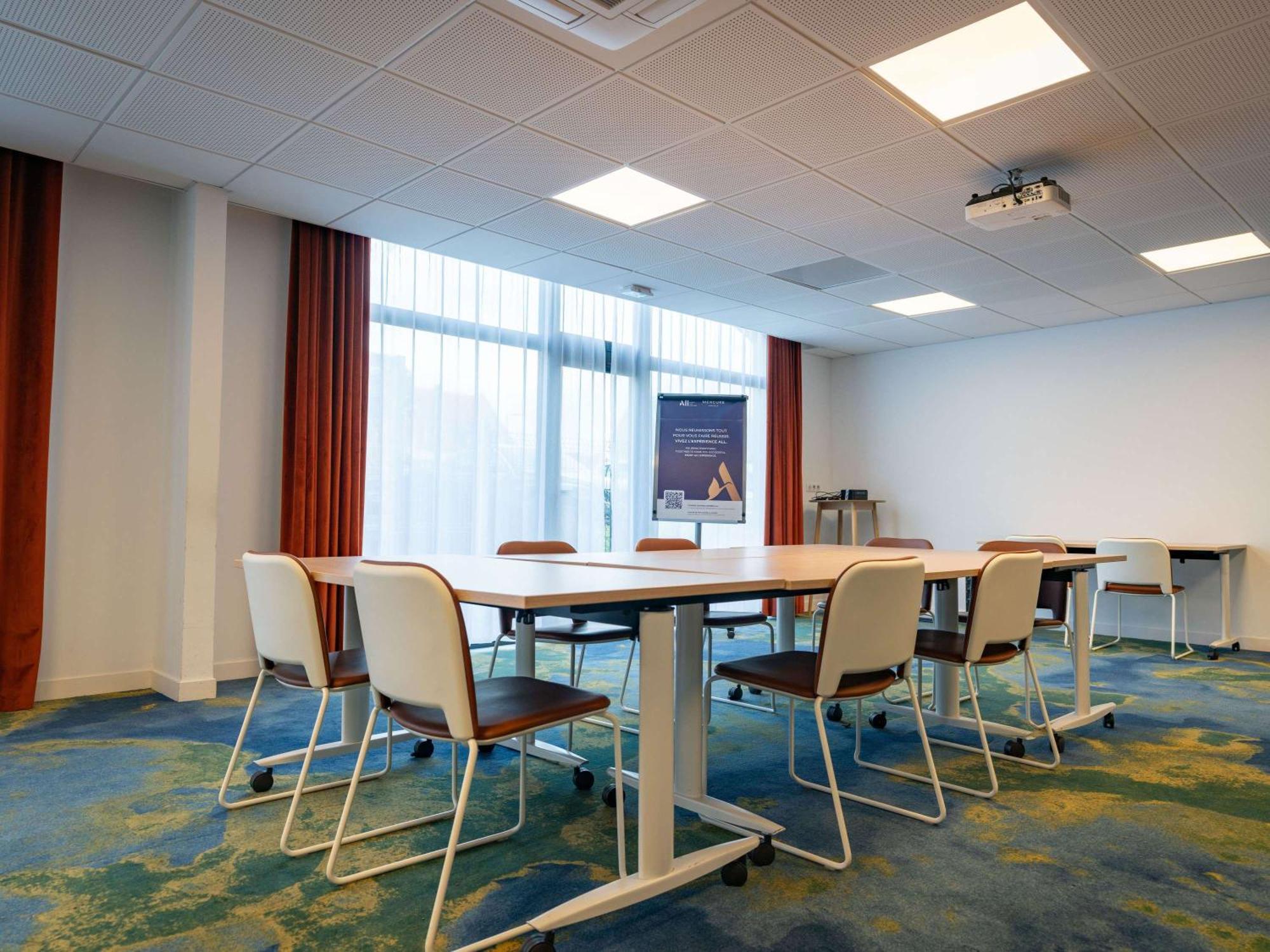 Mercure Saint Omer Centre Gare Екстериор снимка